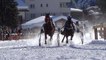 Courses de chevaux sur lac gelé en hiver