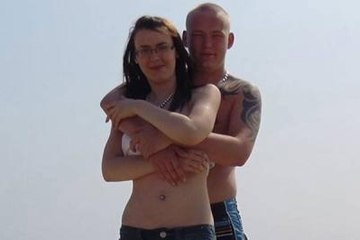 İngiltereli Adam 8 Aylık Hamile Karısını Ezdi