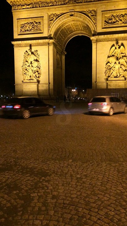 Piéton écrasé par une voiture au rond point de l'étoile