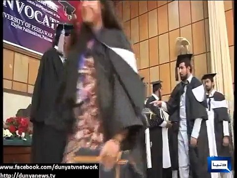 Student Denies To Receive Degree From KP Governor, Chants ‘#Go_Nawaz_Go’ - See more at: