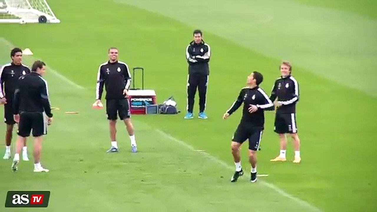 Show di Cristiano Ronaldo e Luka Modric in allenamento