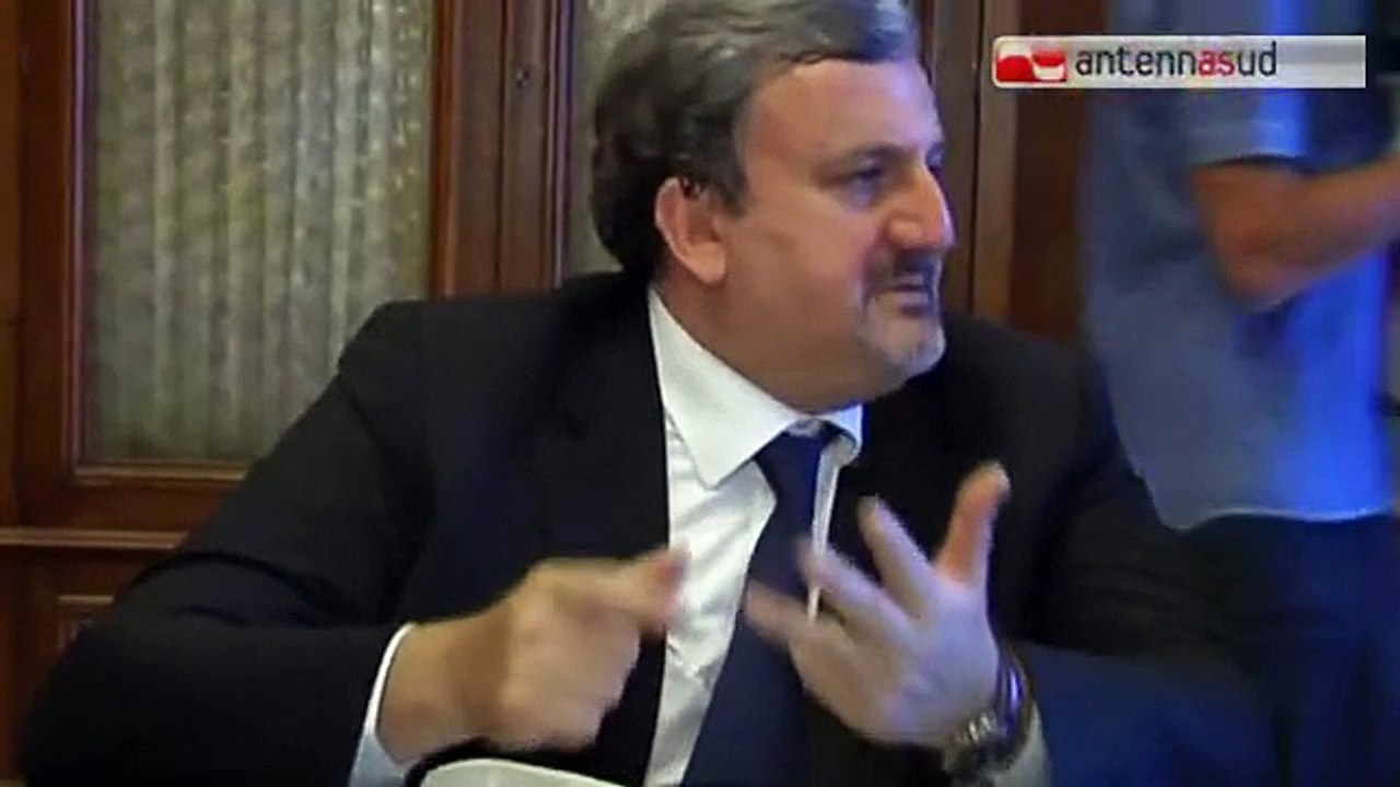 TG 03.11.14 Primarie centrosinistra, Emiliano in calo nei sondaggi