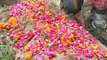 Dunya News - People throng graveyards on Youm-e-Ashur, offer prayers for the departed souls