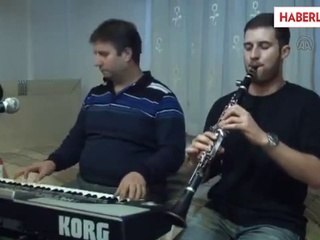 Fabrika İşçisi, Oğullarıyla Müzik Grubu Kurdu