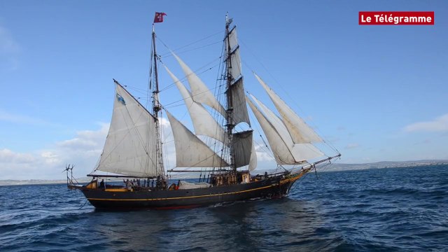 Douarnenez. Le Tres Hombres toutes voiles dehors