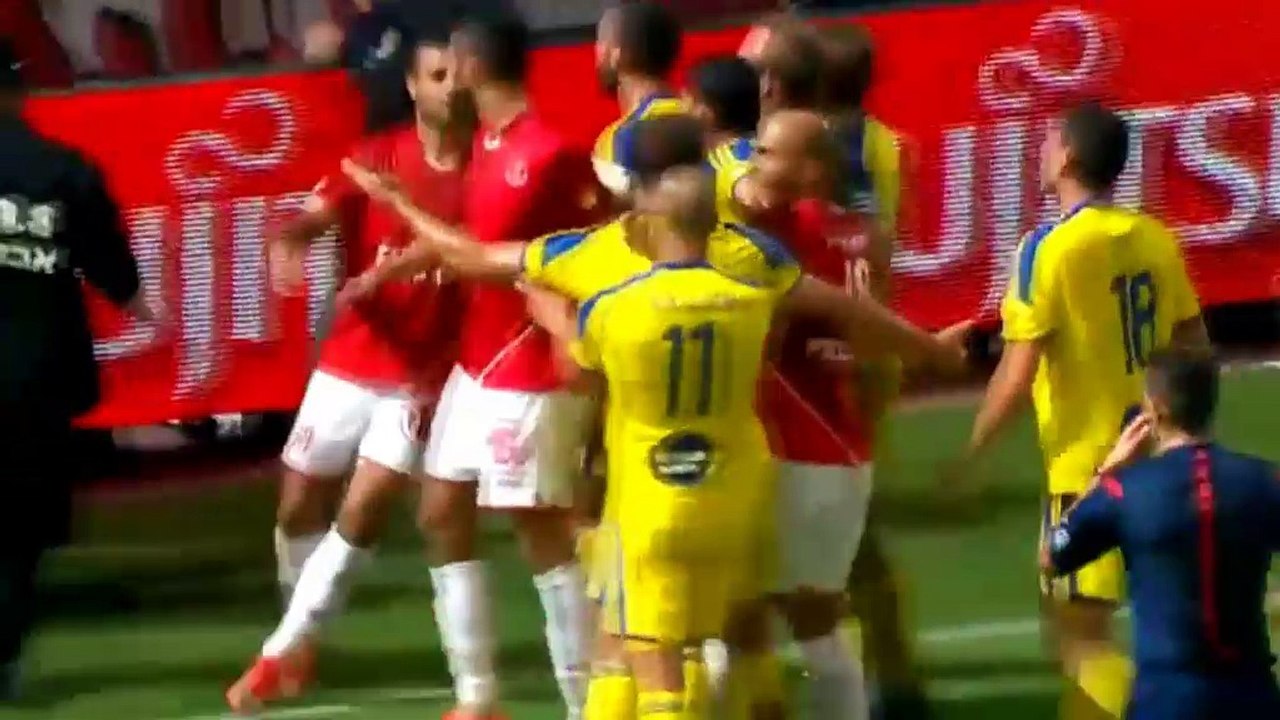 Hapeol fan attacks Maccabi's Zahavi, forces Tel-Aviv derby suspension