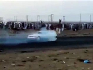 Takla Atan Arabadan Fırlayan Sürücü