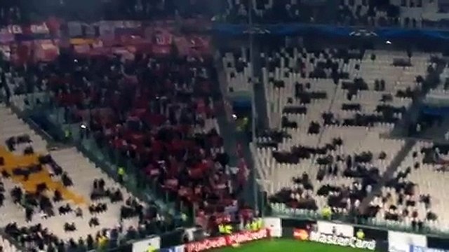 Οι οπαδοί του Ολυμπιακού στις εξέδρες του Juventus Stadium