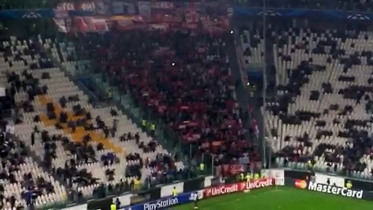 Οι οπαδοί του Ολυμπιακού τραγουδούν στο "Juventus Stadium"