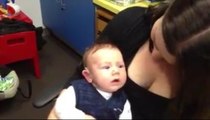 Doğuştan İşitme Engelli Bebek İzleyenleri Ağlattı