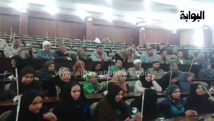 محافظ الدقهلية يوزع مساعدات مالية وقروض لأصحاب المشروعات الصغيرة
