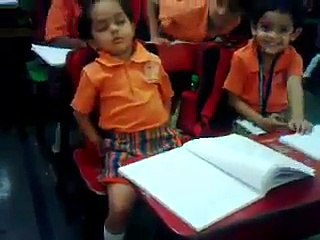 On peut dire que cette petite n'a pas le sommeil légé !