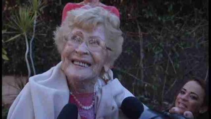 A sus 102 años una mexicana vota por primera vez en las legislativas de EEUU