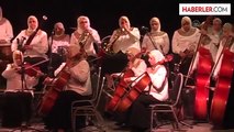 Mısır'da Al-Nour Wal Amal Derneğinin Görme Engelli Bayan Orkestrası