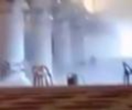 İsrail askerleri postallarıyla Mescid-i Aksa'ya girdi