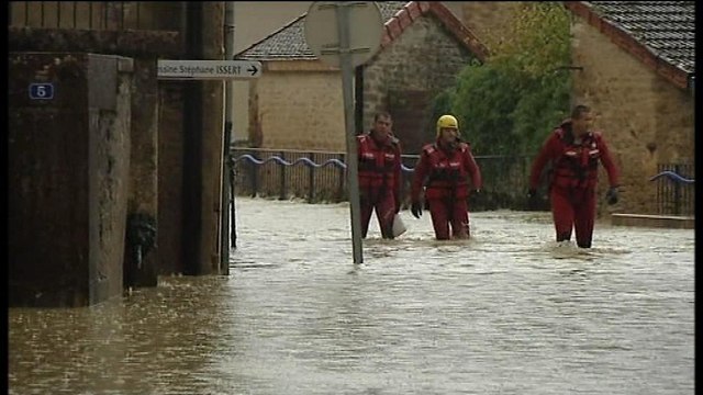 Bourgogne: des rues entières submergées par les eaux
