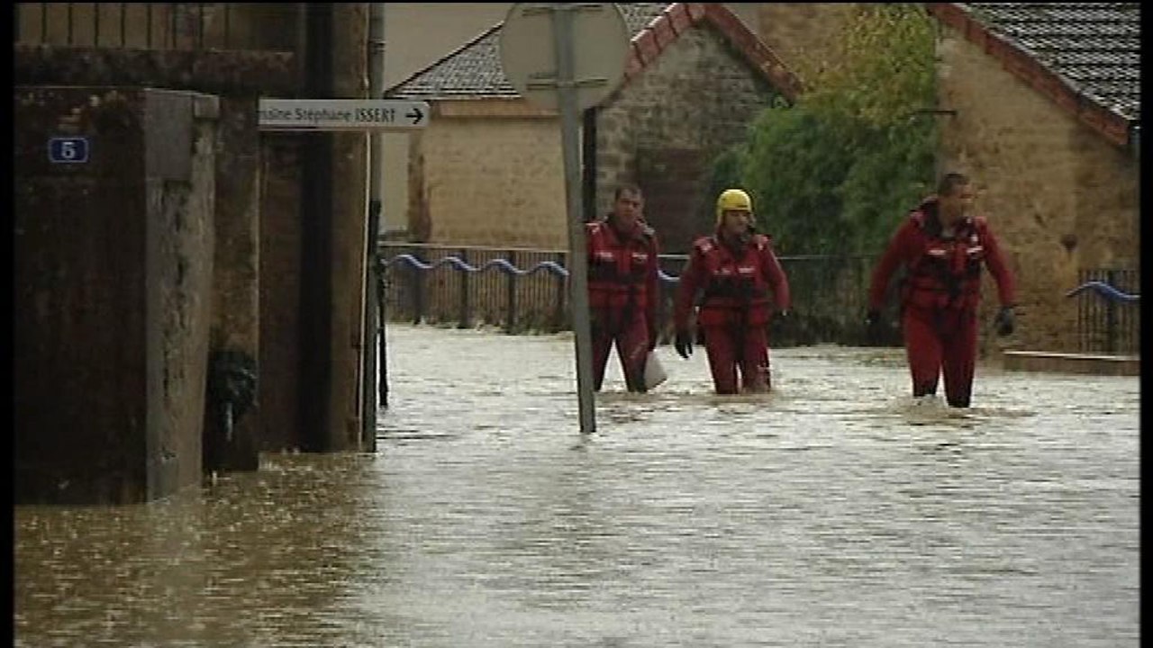 Bourgogne: des rues entières submergées par les eaux