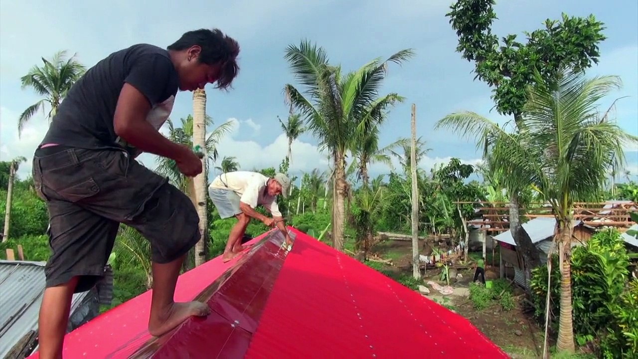 Typhoon-shattered Philippines slowly on mend
