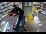 Napoli - Sparò a farmacista, arrestato rapinatore -il filmato- (04.11.4)