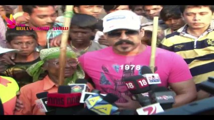 Vivek Oberoi Picks Up Broom For Swachh Bharat !