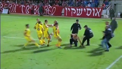 Taraftar Futbolcuyla Kavga Etti