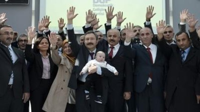 İdris Bal Tanıttı: Yeni Kurulan Partinin Amblemi 'El'