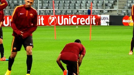 Holebas 'stuzzica' Cole in allenamento!