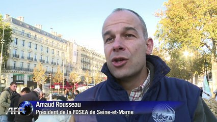 Ras-le-bol des agriculteurs: distribution gratuite de légumes