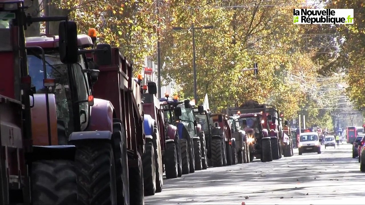 VIDEO. Tours : les tracteurs de la colère en centre-ville de Tours