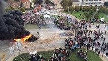 Vue depuis l'arc de triomphe de la porte sainte Croix à la manifestation de Chalons