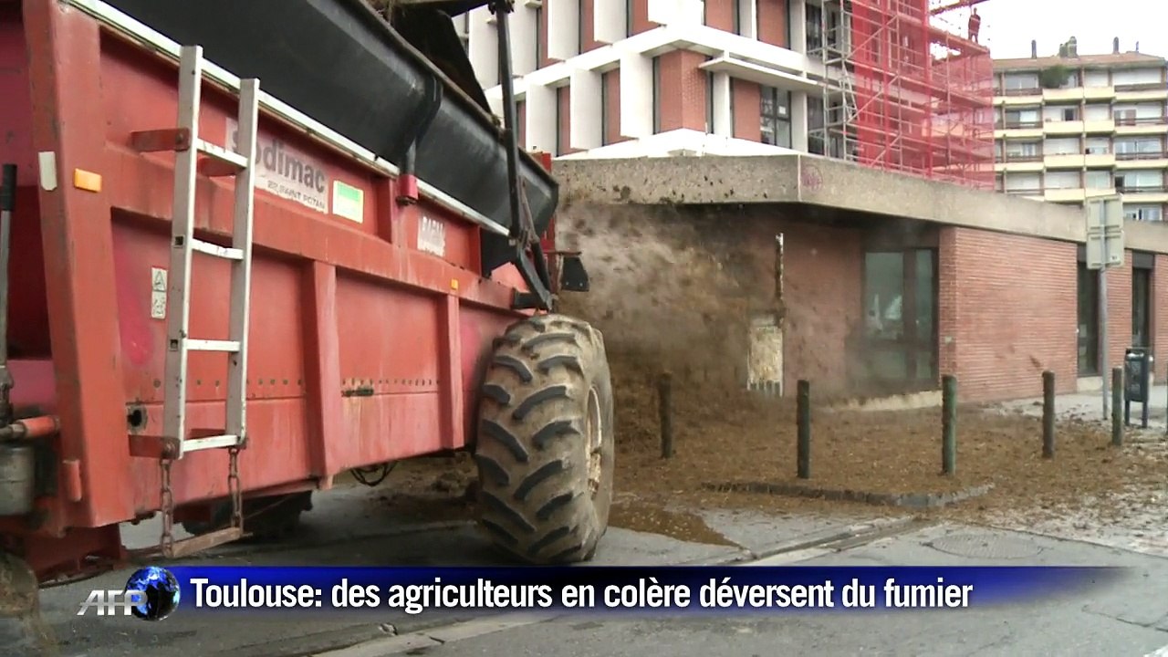 Réforme des nitrates: les agriculteurs déversent du fumier