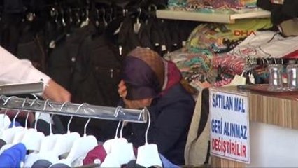 Kıyafetleri Pazar Çantasına Doldururken Yakalandı