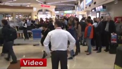 Bomba Paniği Yaşanan Uçaktaki Yolcular Arandı