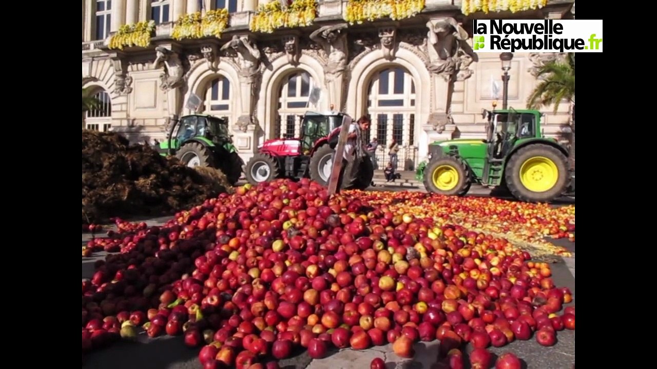 VIDEO. Tours : du fumier déversé place Jean-Jaurès