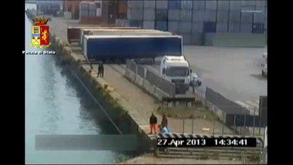 Catania - rubavano rimorchi con generi alimentari in sosta al porto
