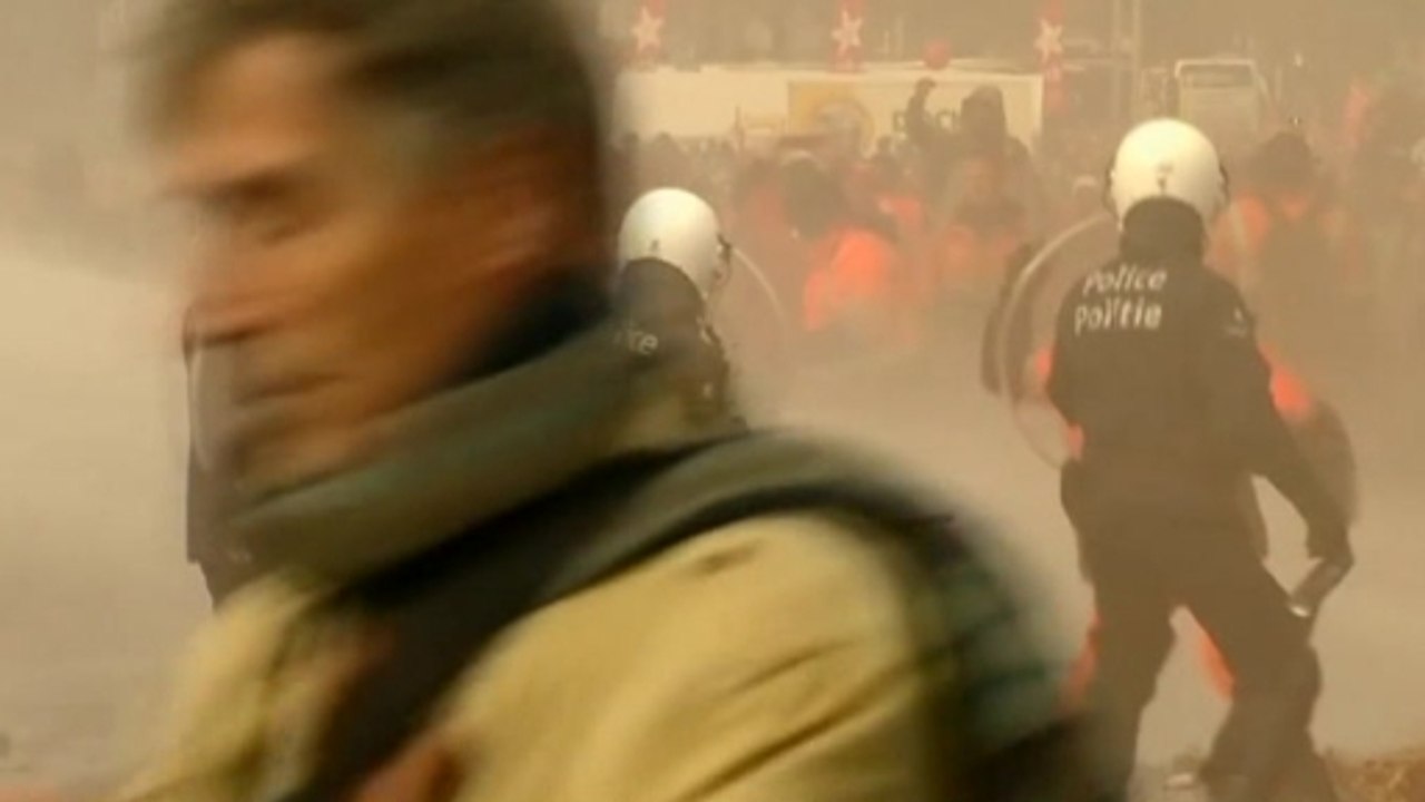 Cars upturned, smoke bombs fired amid clashes in Belgium over new government