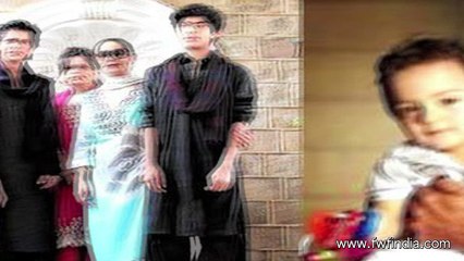 Shah Rukh Khan shares first photo with son AbRam on Twitter _FWF