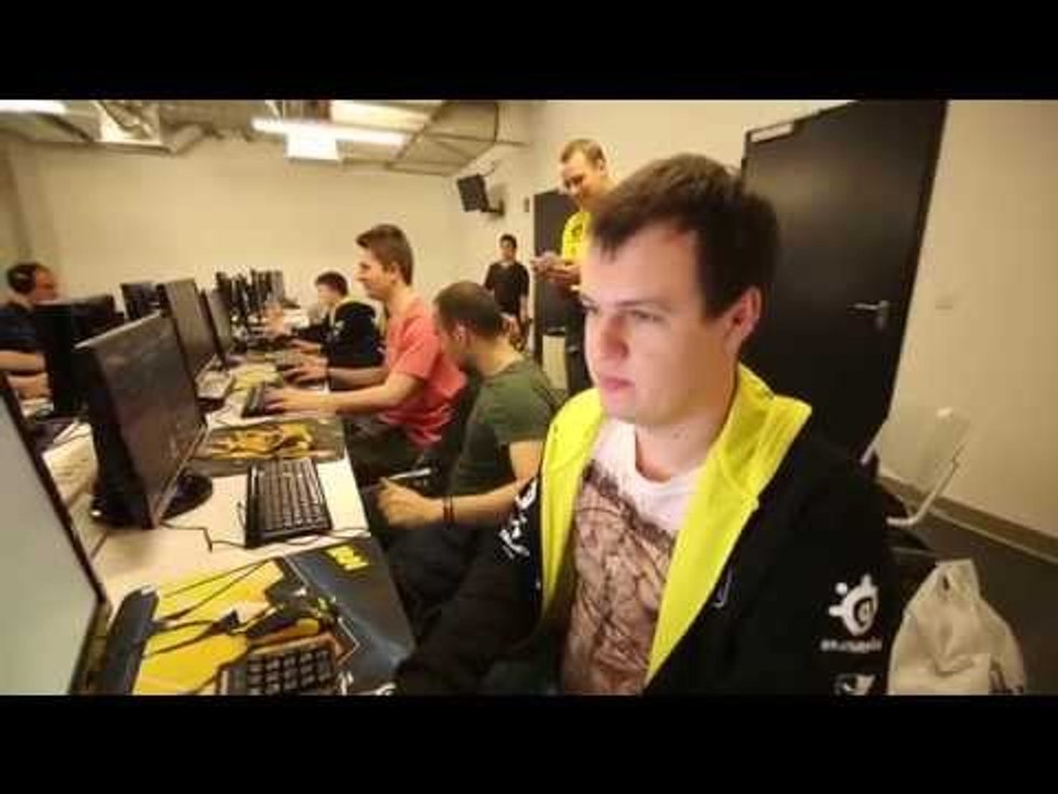 Na`Vi in CommerzBank Arena cellars @ ESL One Frankfurt (With Eng subs)