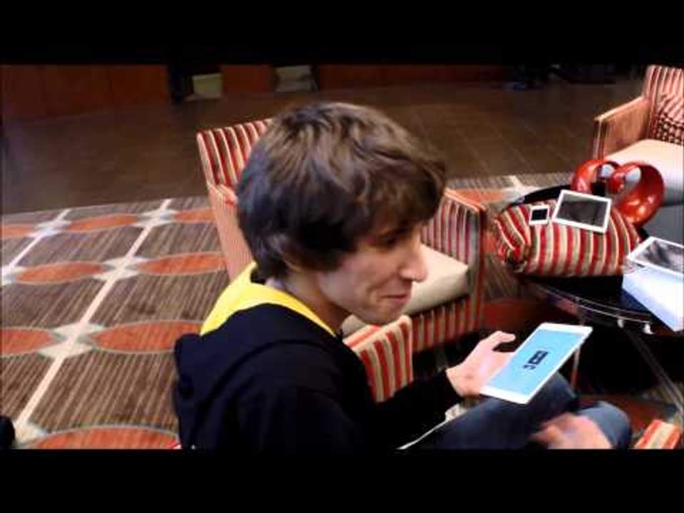 Dendi practicing finger skills @ The Summit 2014