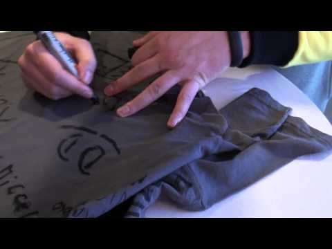 Dendi and ZeroGravity giving autographs @ EMS One