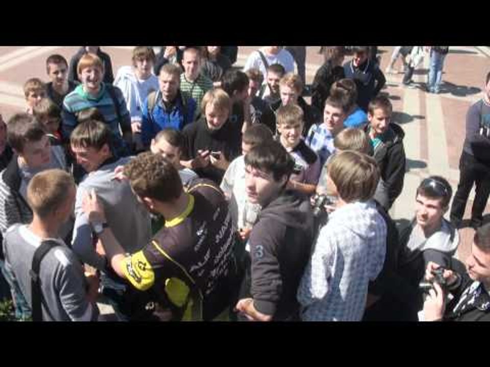 Fans from Minsk rush Markeloff and Edward @ TECHLABS BY 2012 showmatcha
