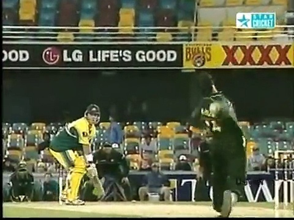 Akhtar 5 25 v Australia   Melbourne   2002   Super Challenge