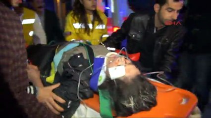 İki araç kafa kafaya çarpıştı 4 yaralı