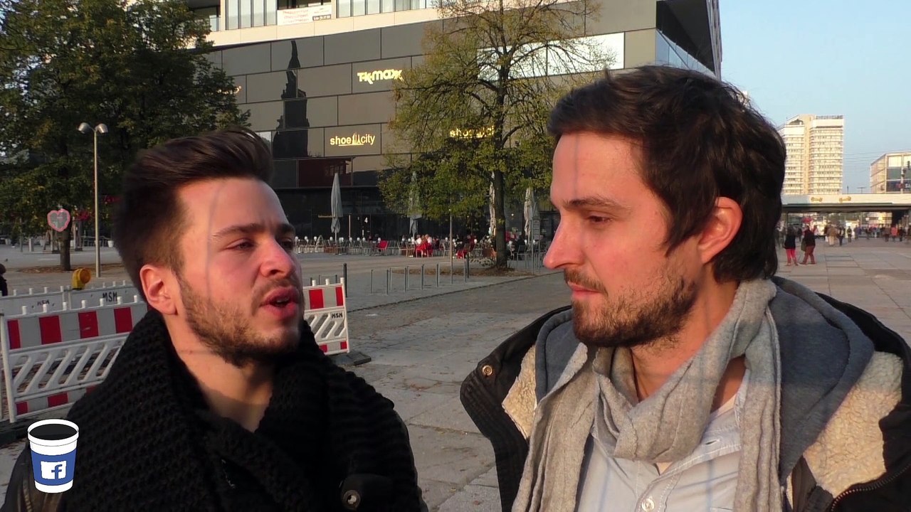 Wie aggresiv mit einer Freundin flirten