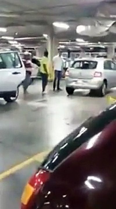 Road Rage dans un parking souterrain