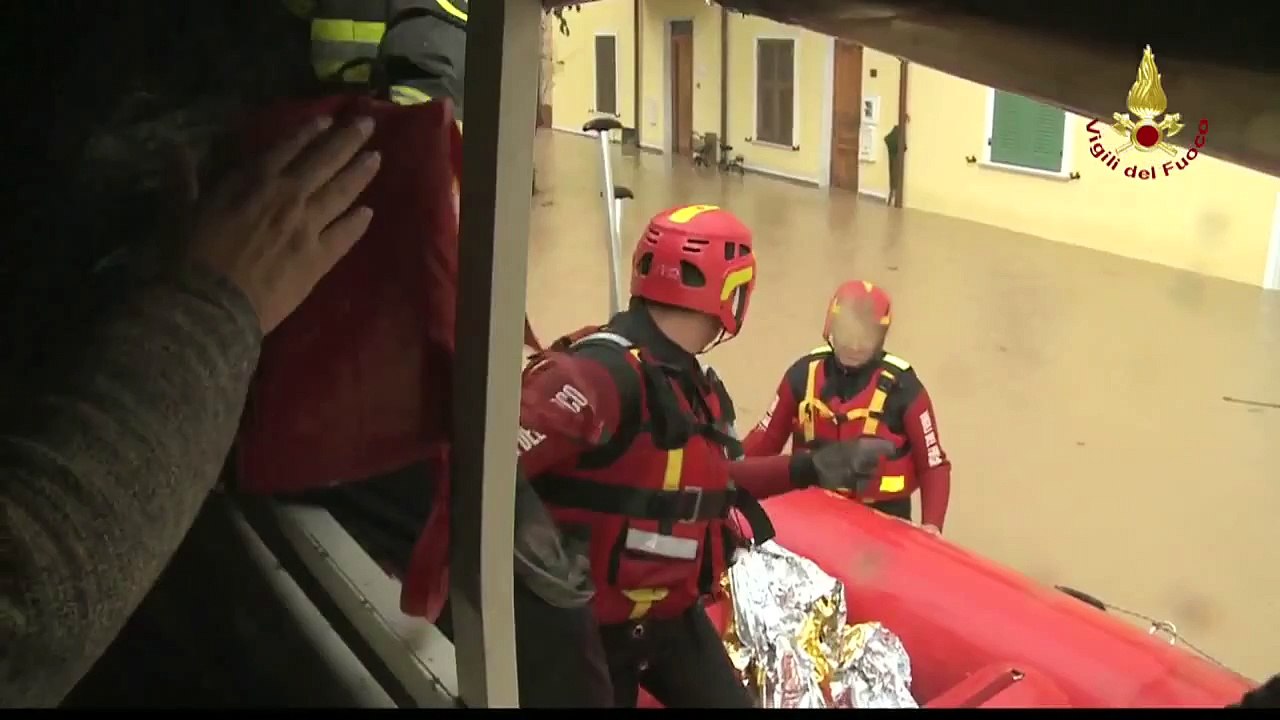 Carrara - Maltempo, esonda il torrente -1- (05.11.14)