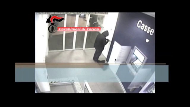 Torino - Usavano chiavi clonate per furti bancomat, arrestata banda (05.11.14)