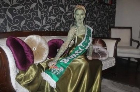 Timsah Kadın Görenleri Şaşırttı