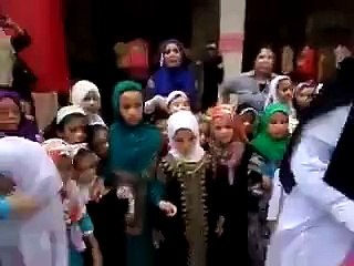 Küçük yaştaki çocuğa vahşeti öğretmek