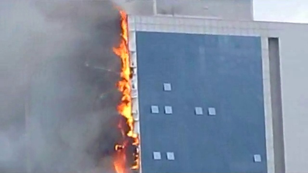 Burning building strange Video
